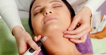 Le micro-needling ou soin cutané à micro-aiguilles traitement du visage par micro-aiguilles