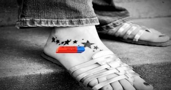 Le détatouage laser pour enlever un tatouage detatouage sur le pied