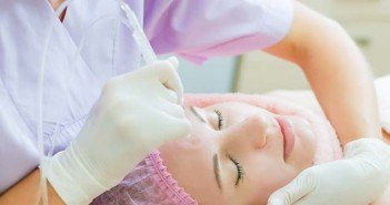 La microdermabrasion pour l’éclat du teint micro-dermabrasion du visage